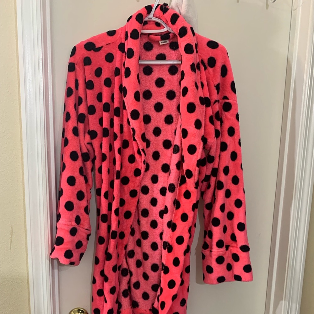 PINK bathrobe size Medium *read gently used